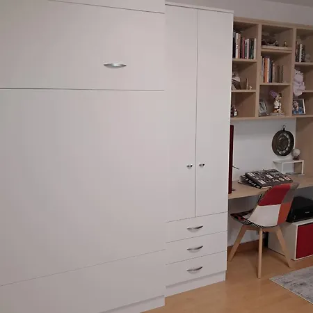 Charming T1 With Balcony In Appartement Hyères